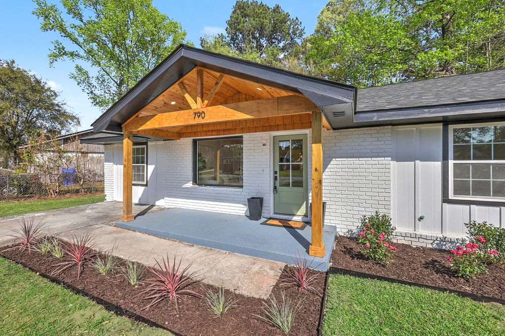 Photo of 790 Hoss Road, Charleston, SC 29414 (MLS # 26008717)