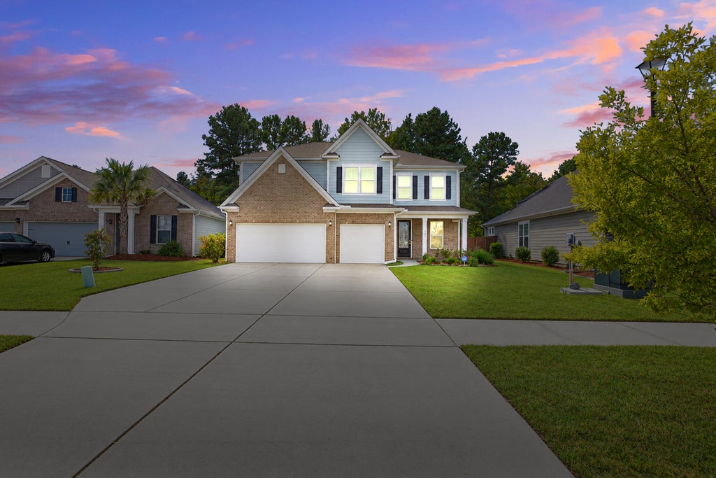 Photo of 320 Long Pier Street, Summerville, SC 29486 (MLS # 26029377)