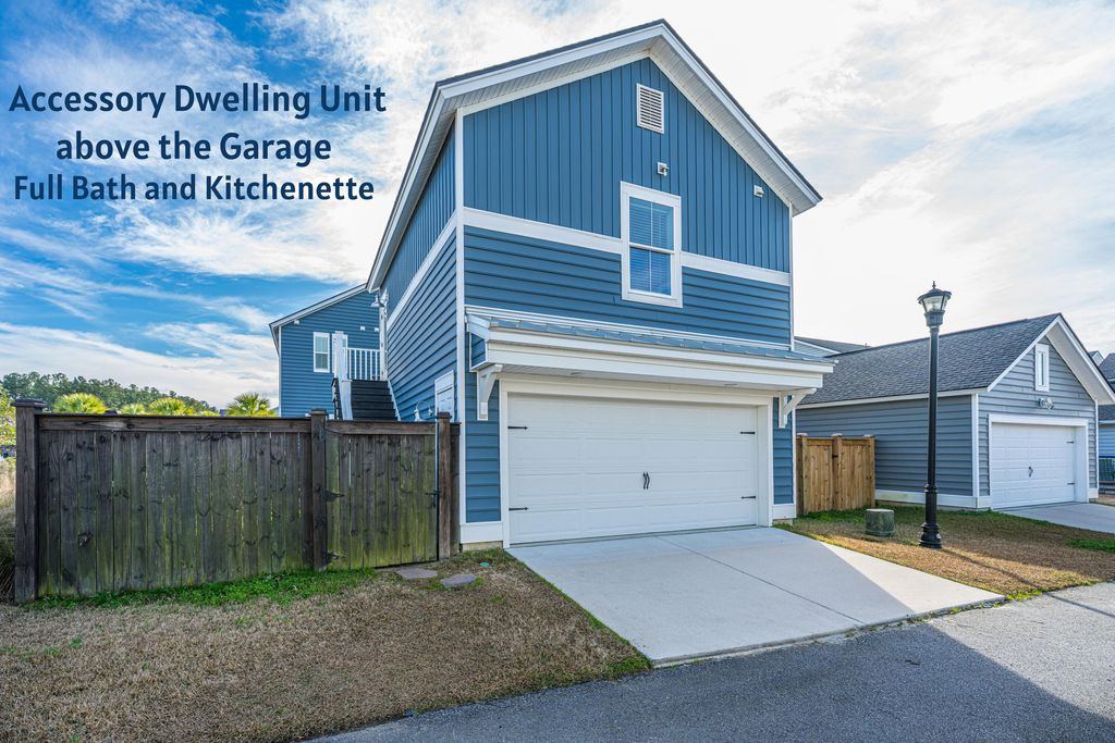 Photo of 102 Arrowwood Way, Summerville, SC 29485 (MLS # 25032752)