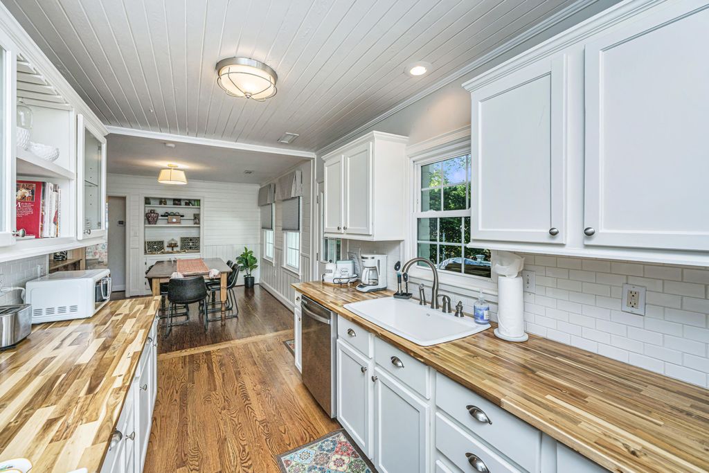Photo of 1128 Carter Avenue, Mount Pleasant, SC 29464 (MLS # 26011934)