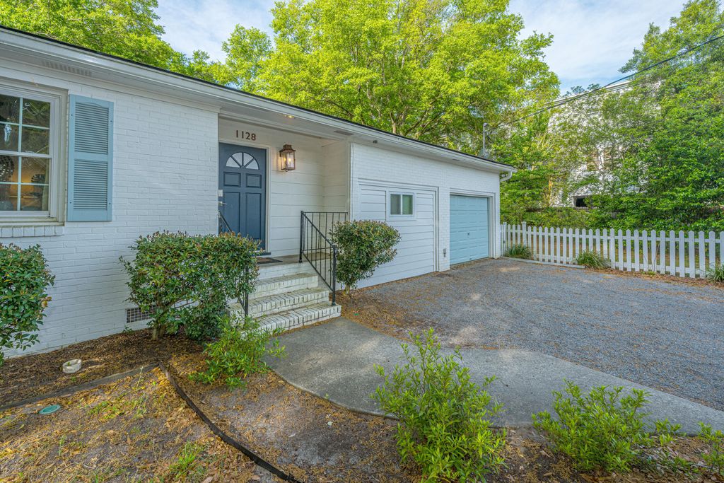Photo of 1128 Carter Avenue, Mount Pleasant, SC 29464 (MLS # 26011934)