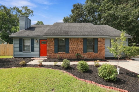 Photo of 101 Glebe Road, Summerville, SC 29485 (MLS # 26026089)