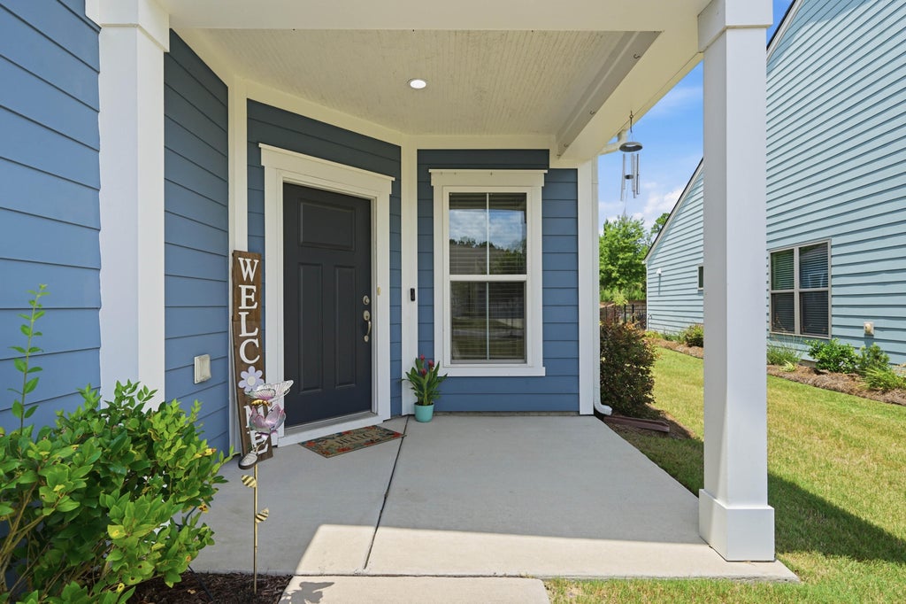 Photo of 619 Daffodil Court, Summerville, SC 29486 (MLS # 26019797)