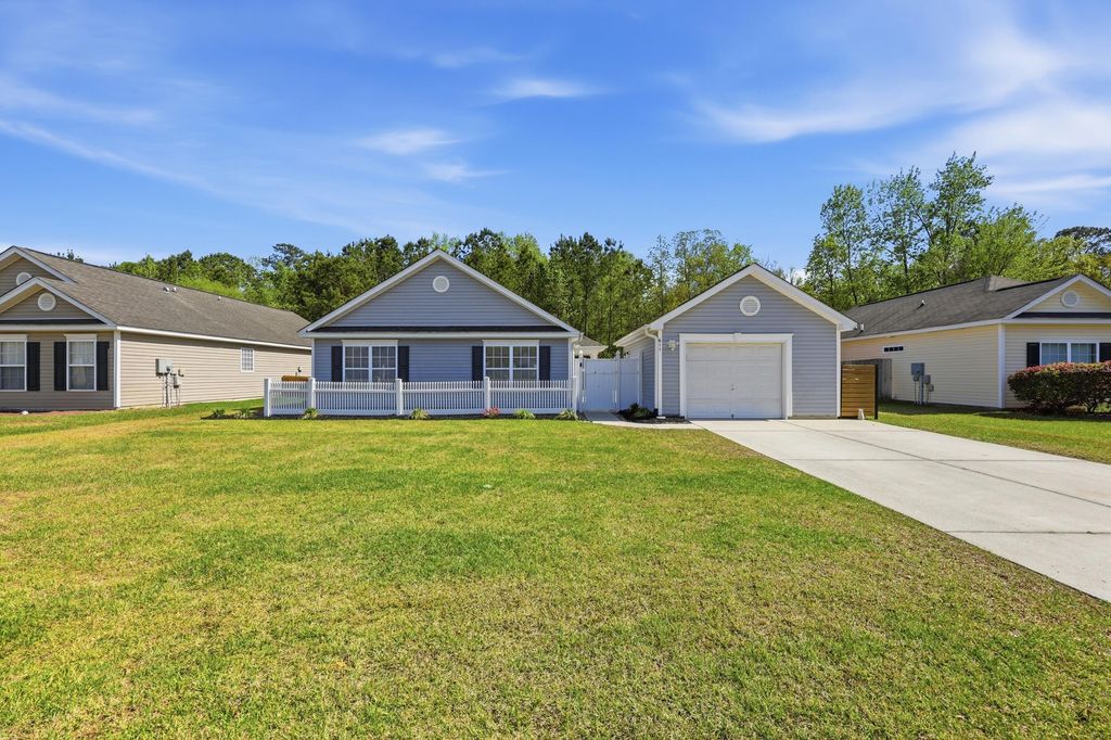 Photo of 611 Savannah River Drive, Summerville, SC 29485 (MLS # 26009063)
