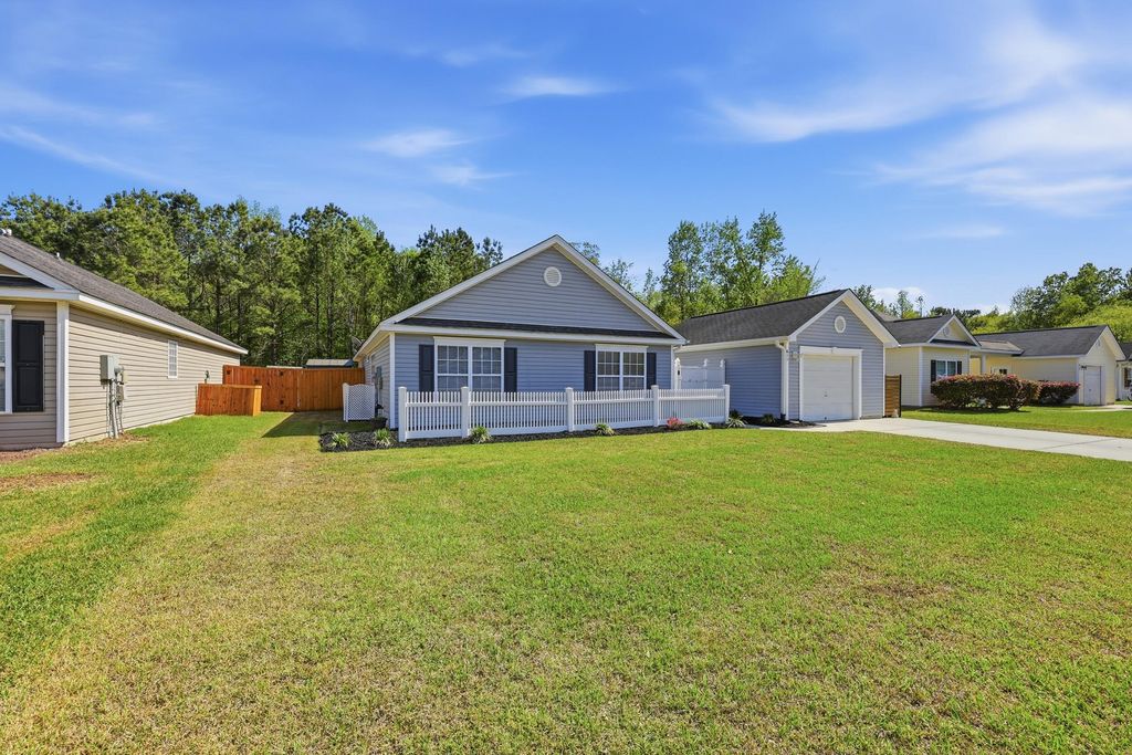 Photo of 611 Savannah River Drive, Summerville, SC 29485 (MLS # 26009063)