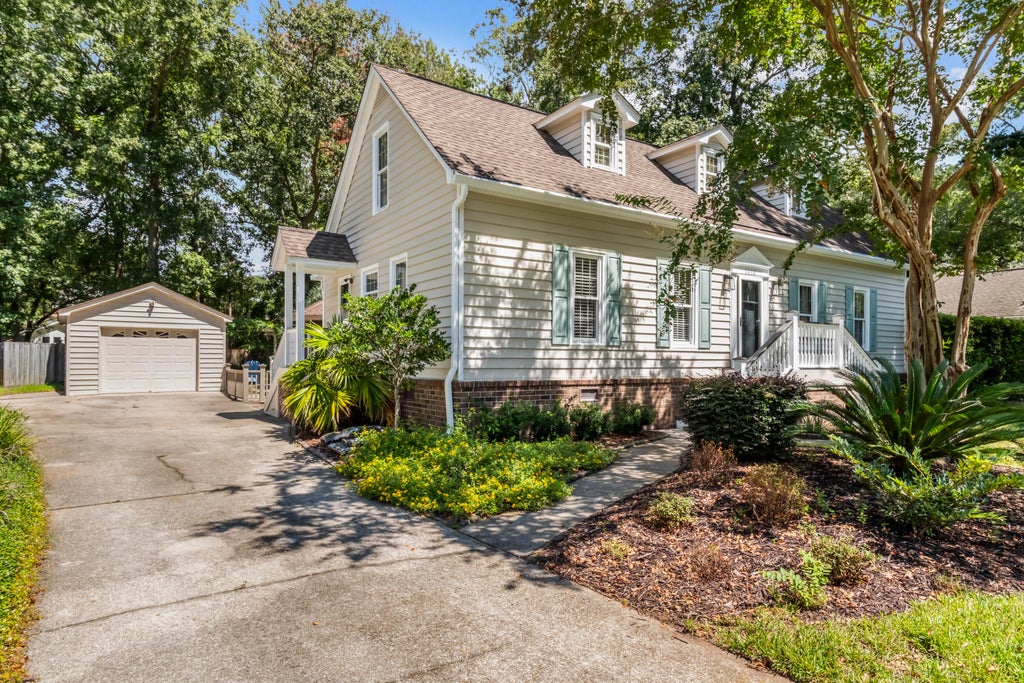 Photo of 1418 Inland Creek Way, Mount Pleasant, SC 29464 (MLS # 26025928)