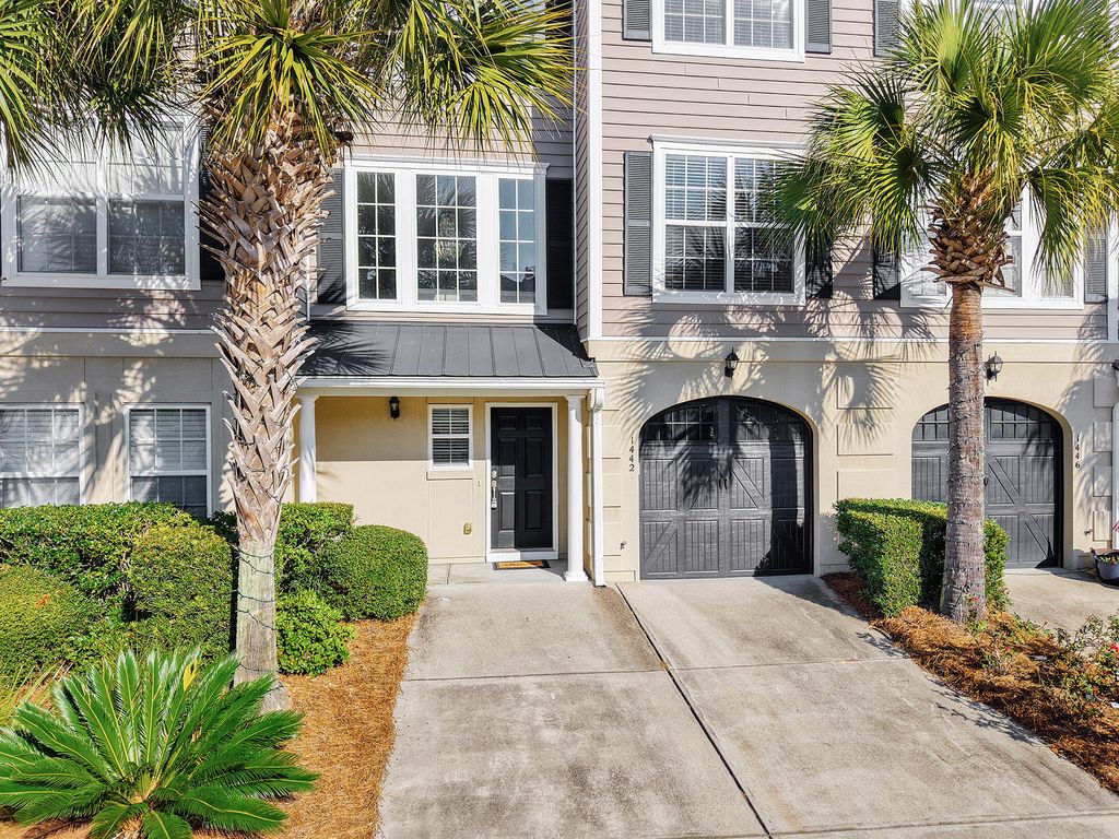 Photo of 1442 Hamlin Circle, Mount Pleasant, SC 29466 (MLS # 25031646)