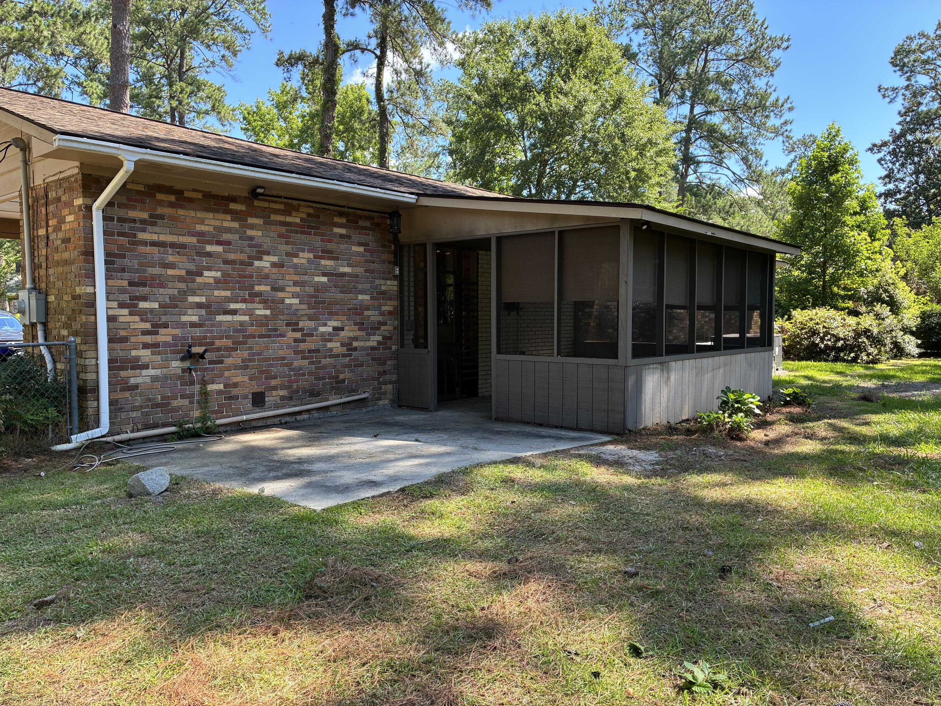 427 Dogwood Circle