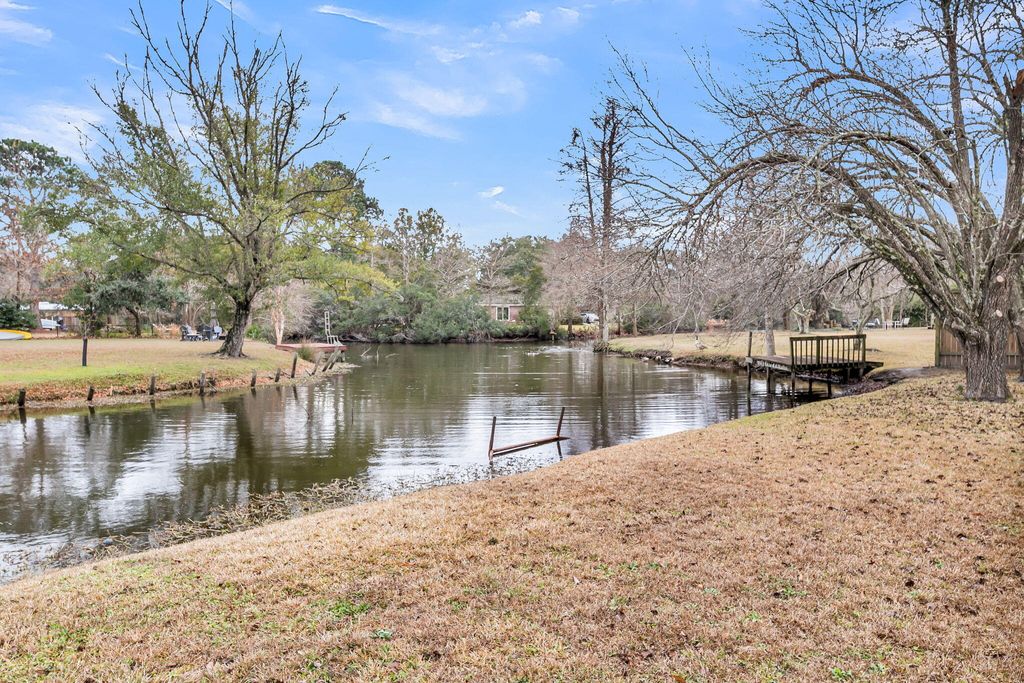 Photo of 1093 Harbor View Road, Charleston, SC 29412 (MLS # 26002920)