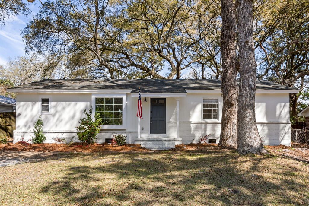 Photo of 2480 Lantern Street, Charleston, SC 29414 (MLS # 26006789)