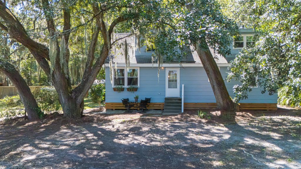 Photo of 7299 Commodore Road, Hollywood, SC 29449 (MLS # 25024428)