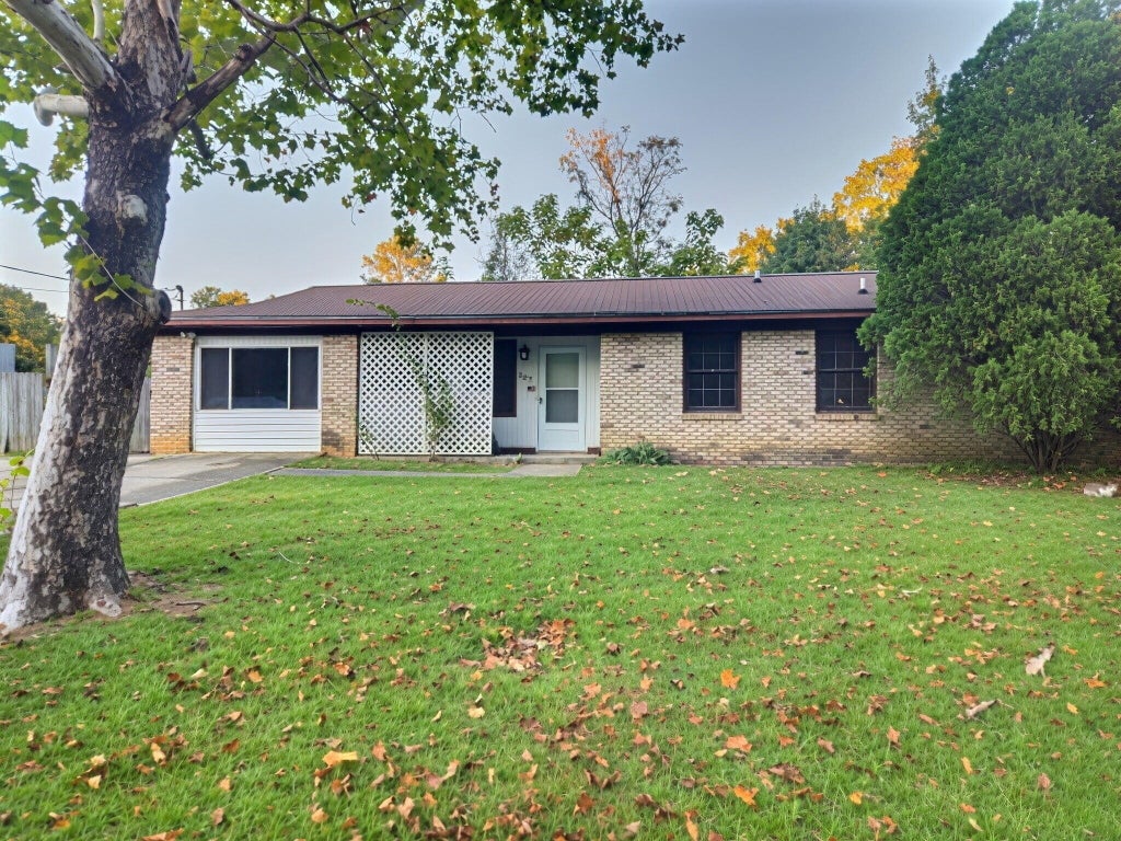 Photo of 203 Eagle Drive, Summerville, SC 29485 (MLS # 26029410)