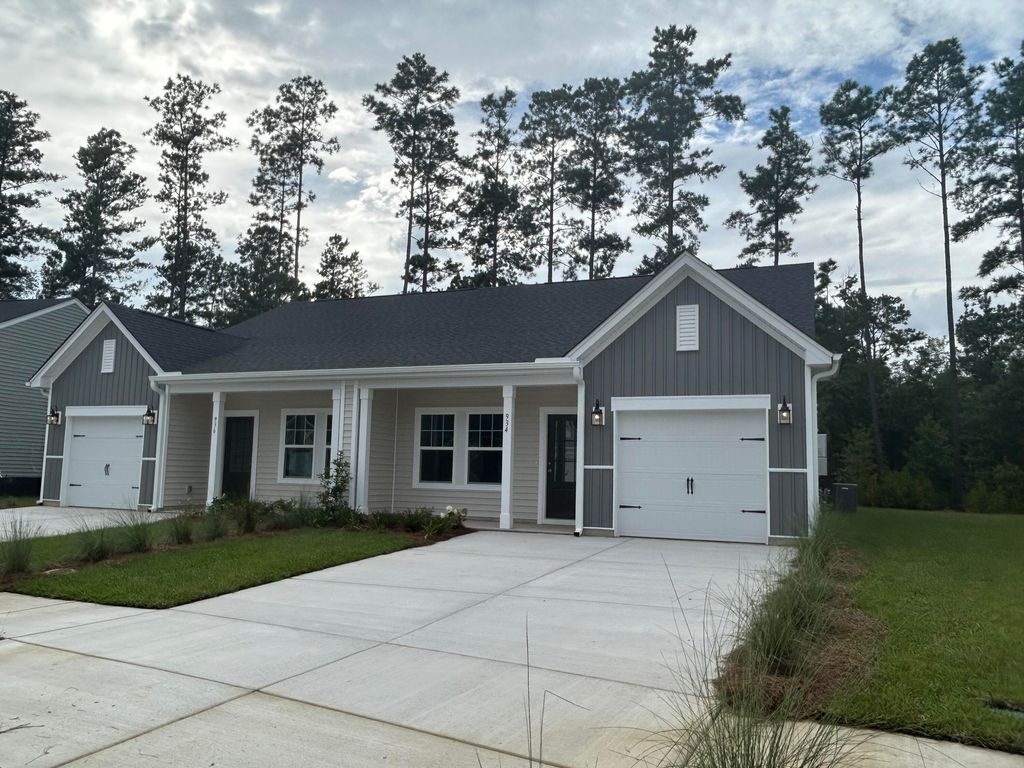 Photo of 934 Dusk Drive, Summerville, SC 29486 (MLS # 25026980)
