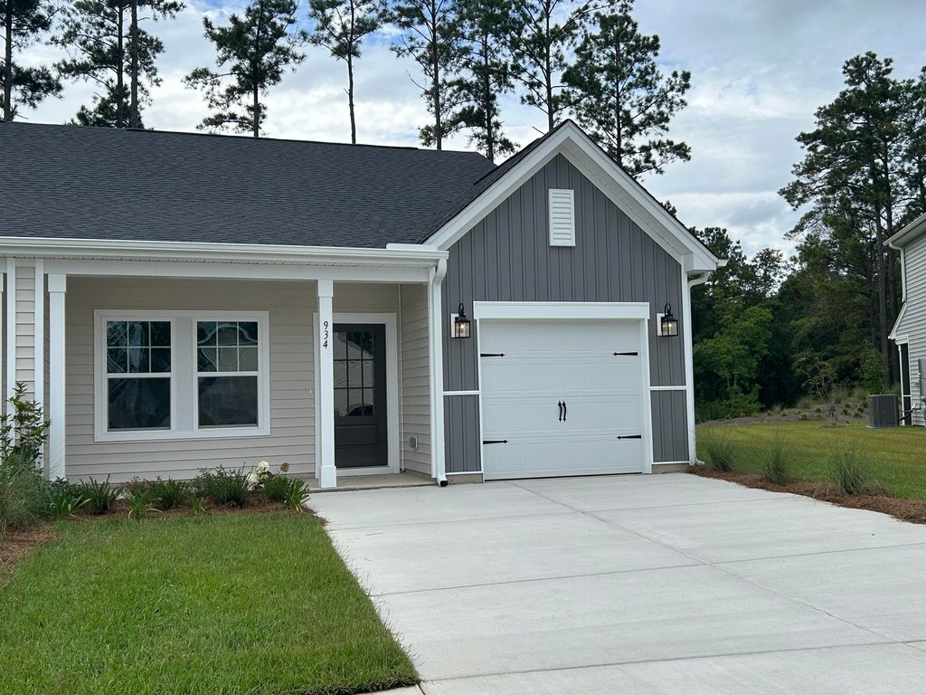 Photo of 934 Dusk Drive, Summerville, SC 29486 (MLS # 25026980)