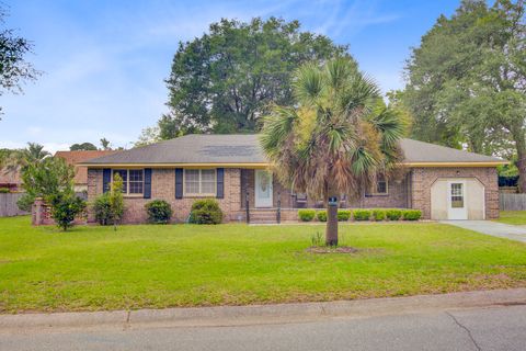 Photo of 1404 Ivy Isle Drive, Charleston, SC 29412 (MLS # 25020675)