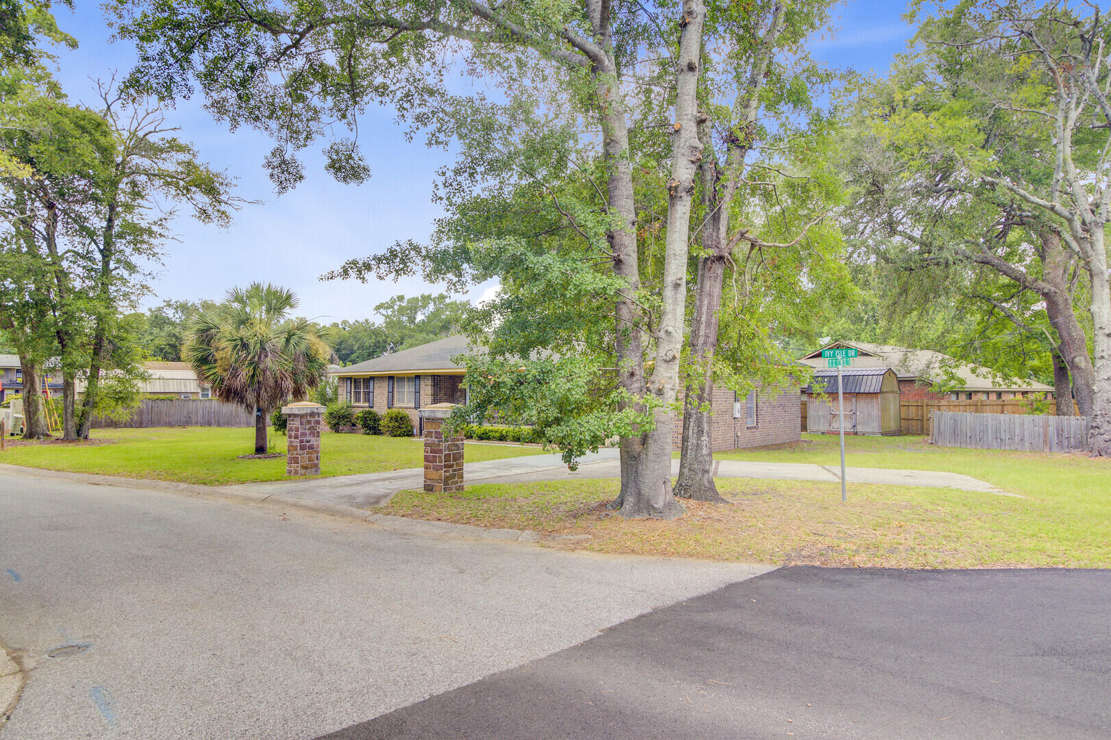1404 Ivy Isle Drive