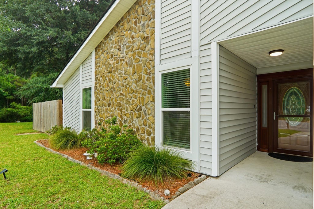 Photo of 11 Glengary Court, Charleston, SC 29414 (MLS # 26016752)