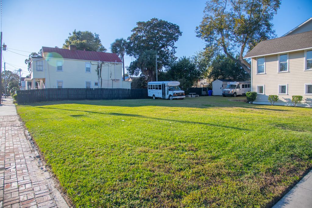 Photo of 975 King Street, Charleston, SC 29403 (MLS # 25025237)