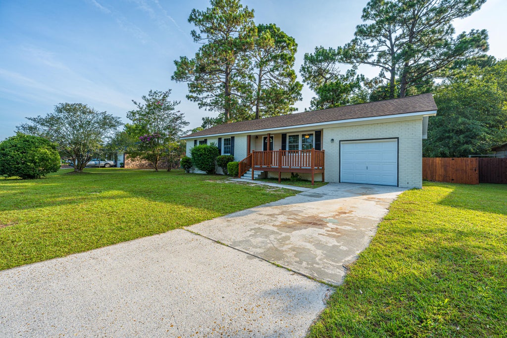 Photo of 104 Forest Lane, Summerville, SC 29486 (MLS # 26018643)