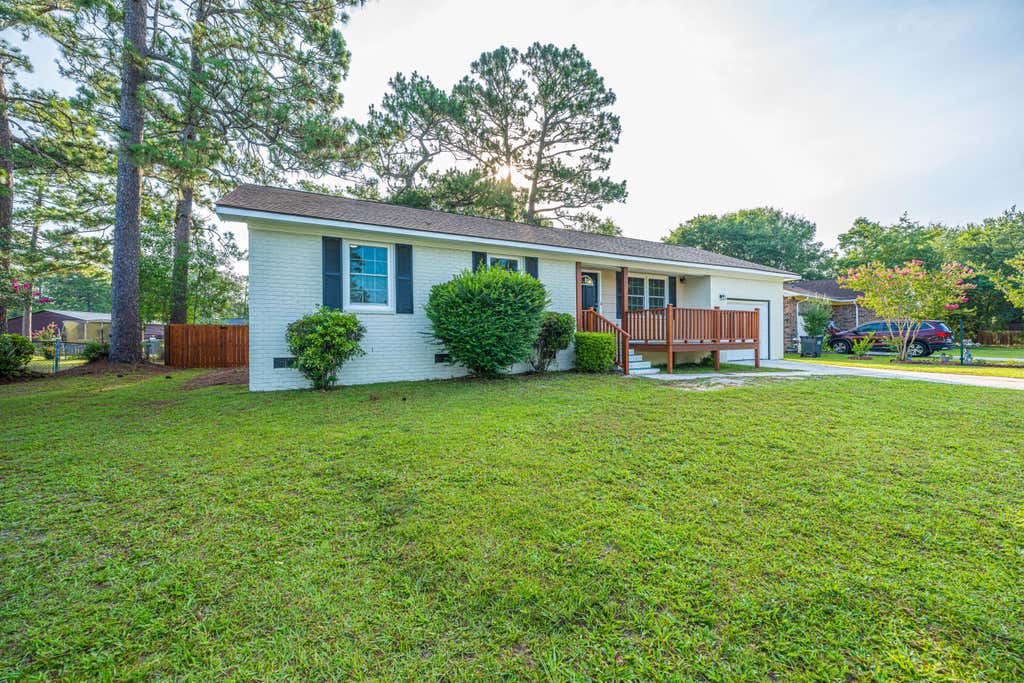 Photo of 104 Forest Lane, Summerville, SC 29486 (MLS # 26018643)