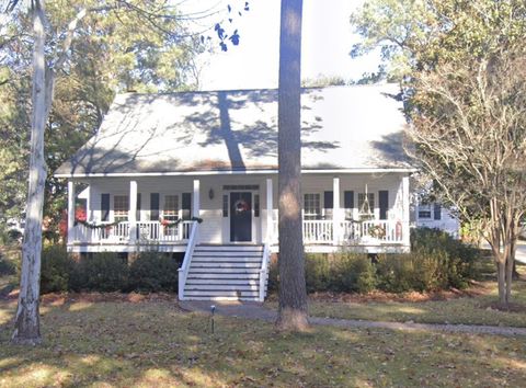 Photo of 113 Dorchester Avenue, Summerville, SC 29483 (MLS # 26021216)