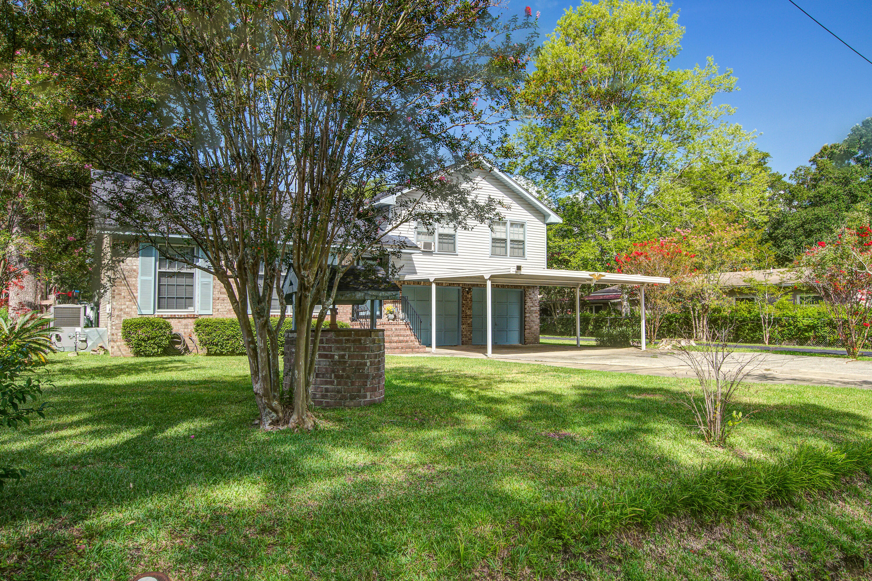 8899 Salamander Road