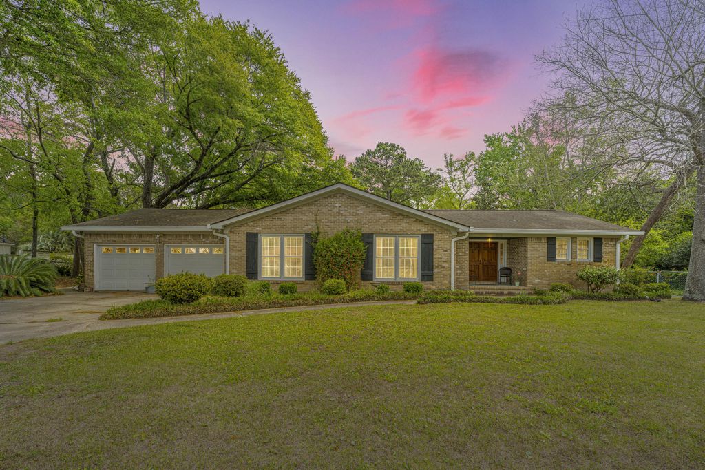 Photo of 1059 S Shem Drive, Mount Pleasant, SC 29464 (MLS # 26009977)