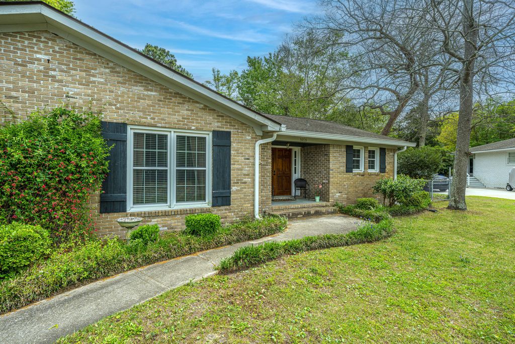 Photo of 1059 S Shem Drive, Mount Pleasant, SC 29464 (MLS # 26009977)