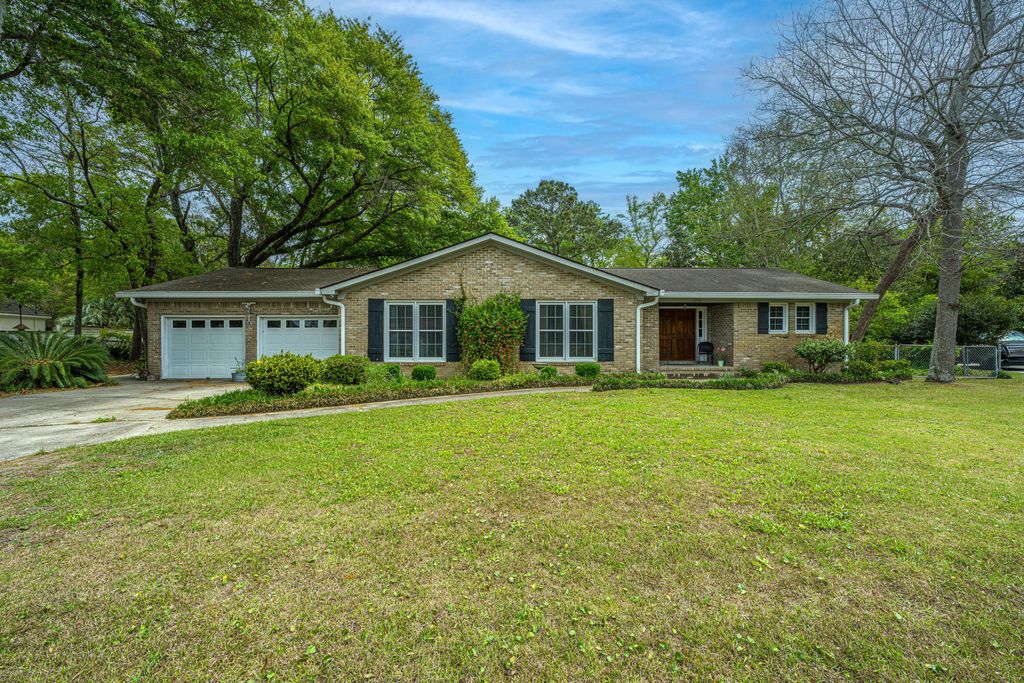 Photo of 1059 S Shem Drive, Mount Pleasant, SC 29464 (MLS # 26009977)