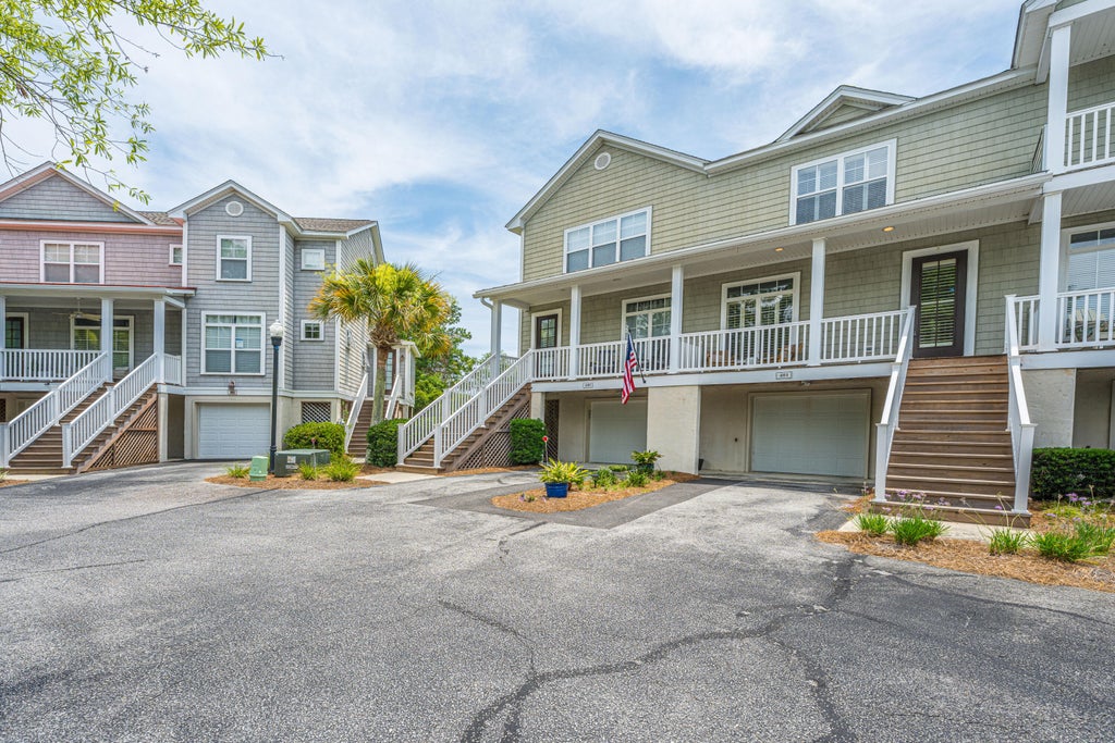 Photo of 401 Kinloss Country Lane, Mount Pleasant, SC 29466 (MLS # 26018825)