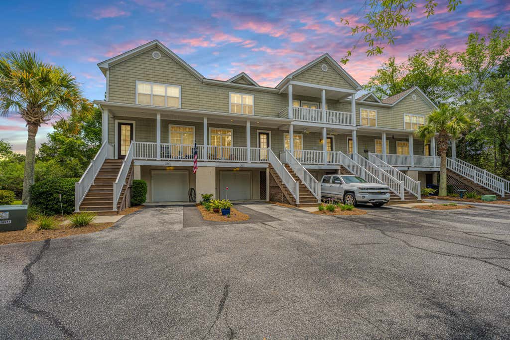 Photo of 401 Kinloss Country Lane, Mount Pleasant, SC 29466 (MLS # 26018825)