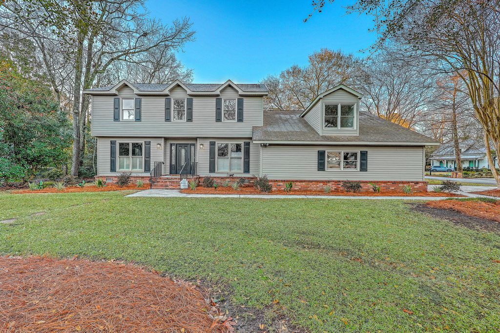 Photo of 15 Windsor Drive, Charleston, SC 29407 (MLS # 26002064)