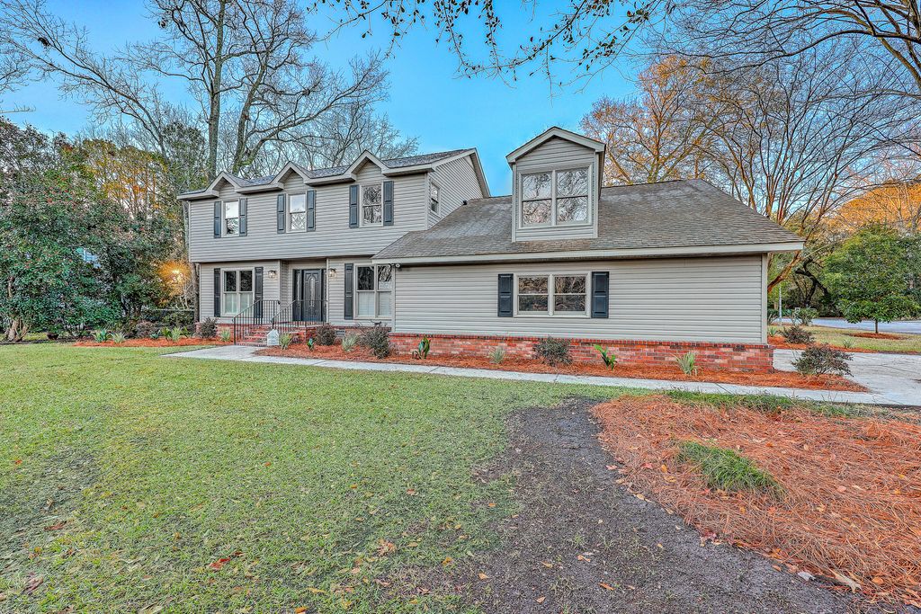 Photo of 15 Windsor Drive, Charleston, SC 29407 (MLS # 26002064)