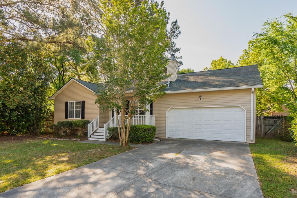Photo of 103 Mackerel Ln, Summerville, SC 29485 (MLS # 26011183)