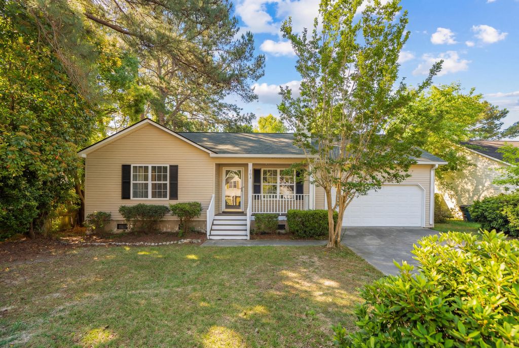 Photo of 103 Mackerel Ln, Summerville, SC 29485 (MLS # 26011183)