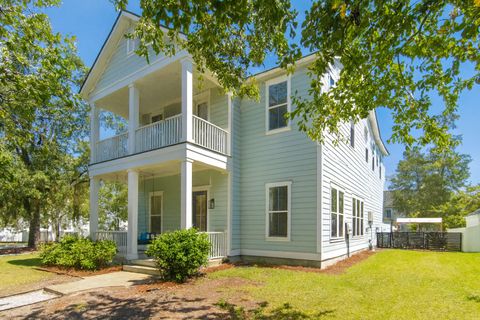 Photo of 100 E Respite Lane, Summerville, SC 29483 (MLS # 25027729)