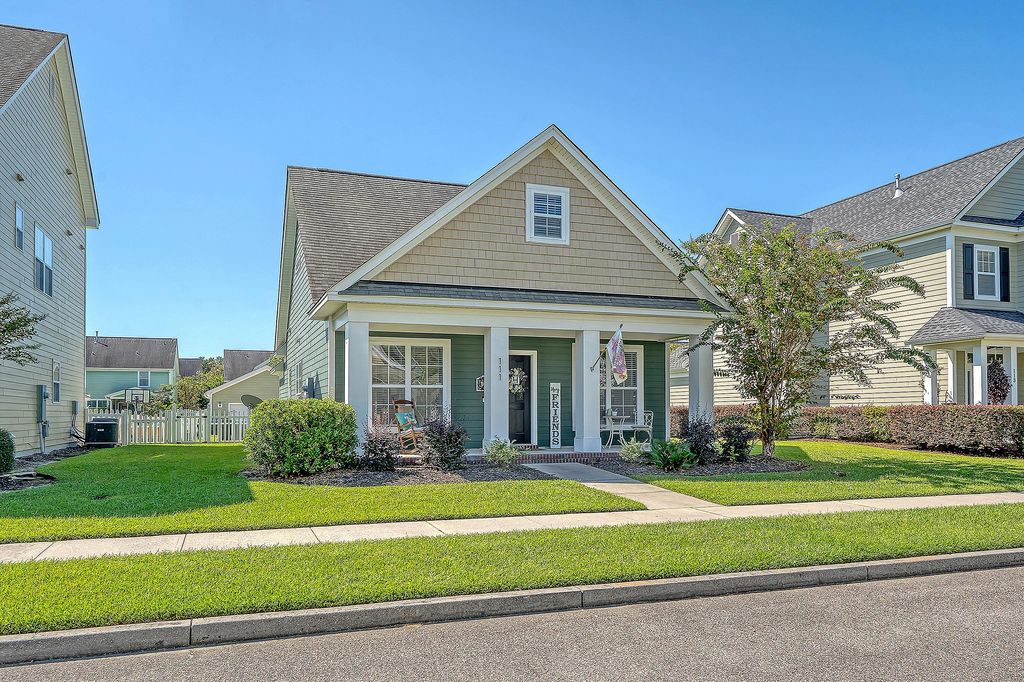 Photo of 111 Foxglove Avenue, Summerville, SC 29483 (MLS # 26006307)