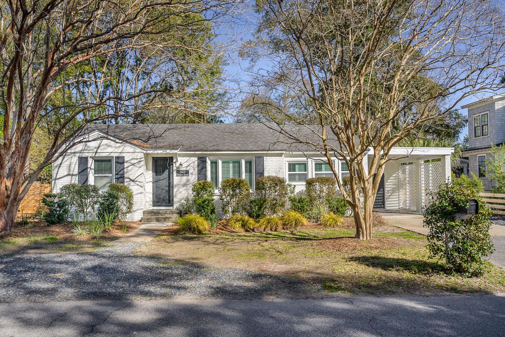 Photo of 1428 Hindman Avenue, Mount Pleasant, SC 29464 (MLS # 26002195)