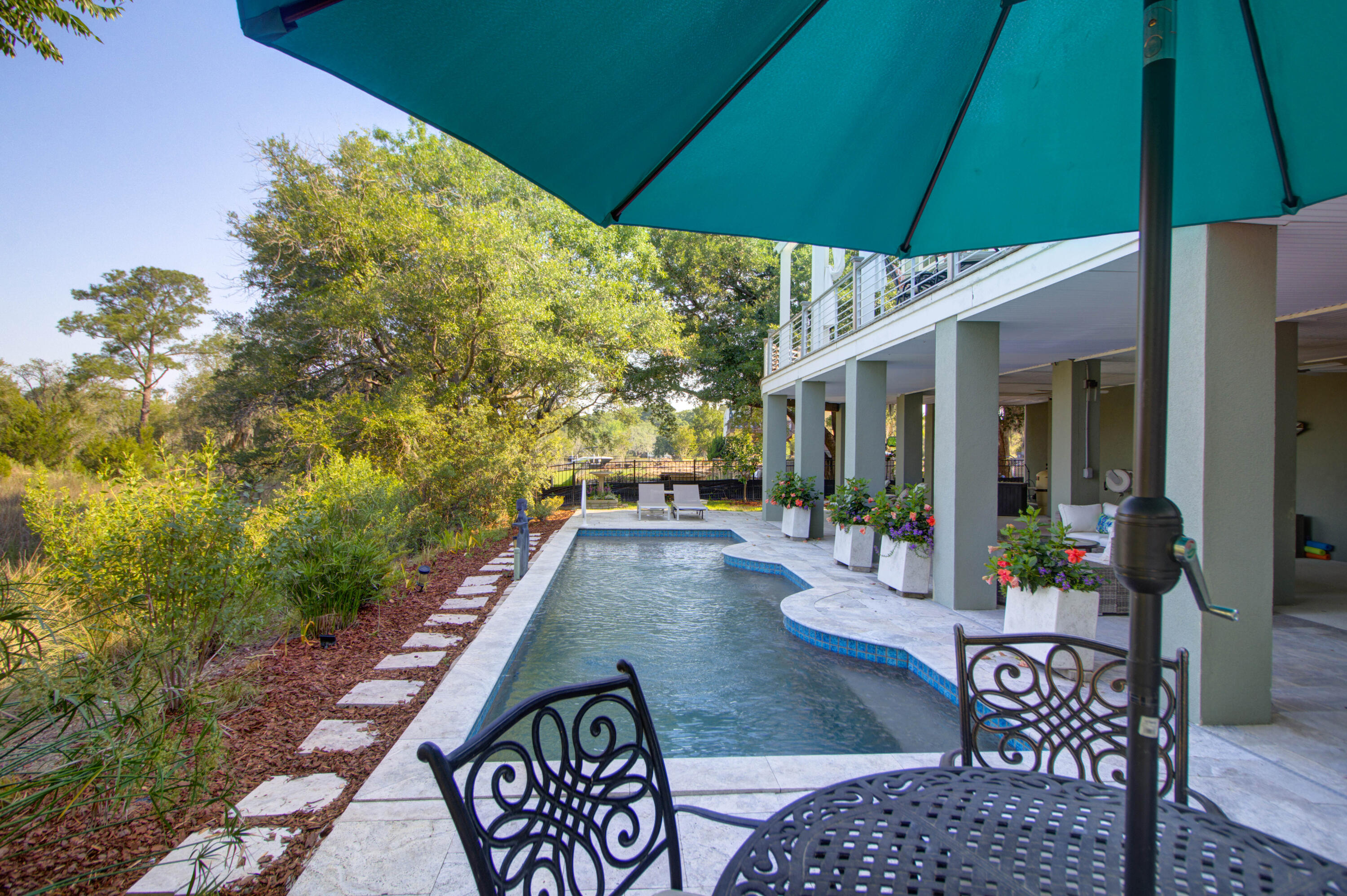 374 Mutual Drive