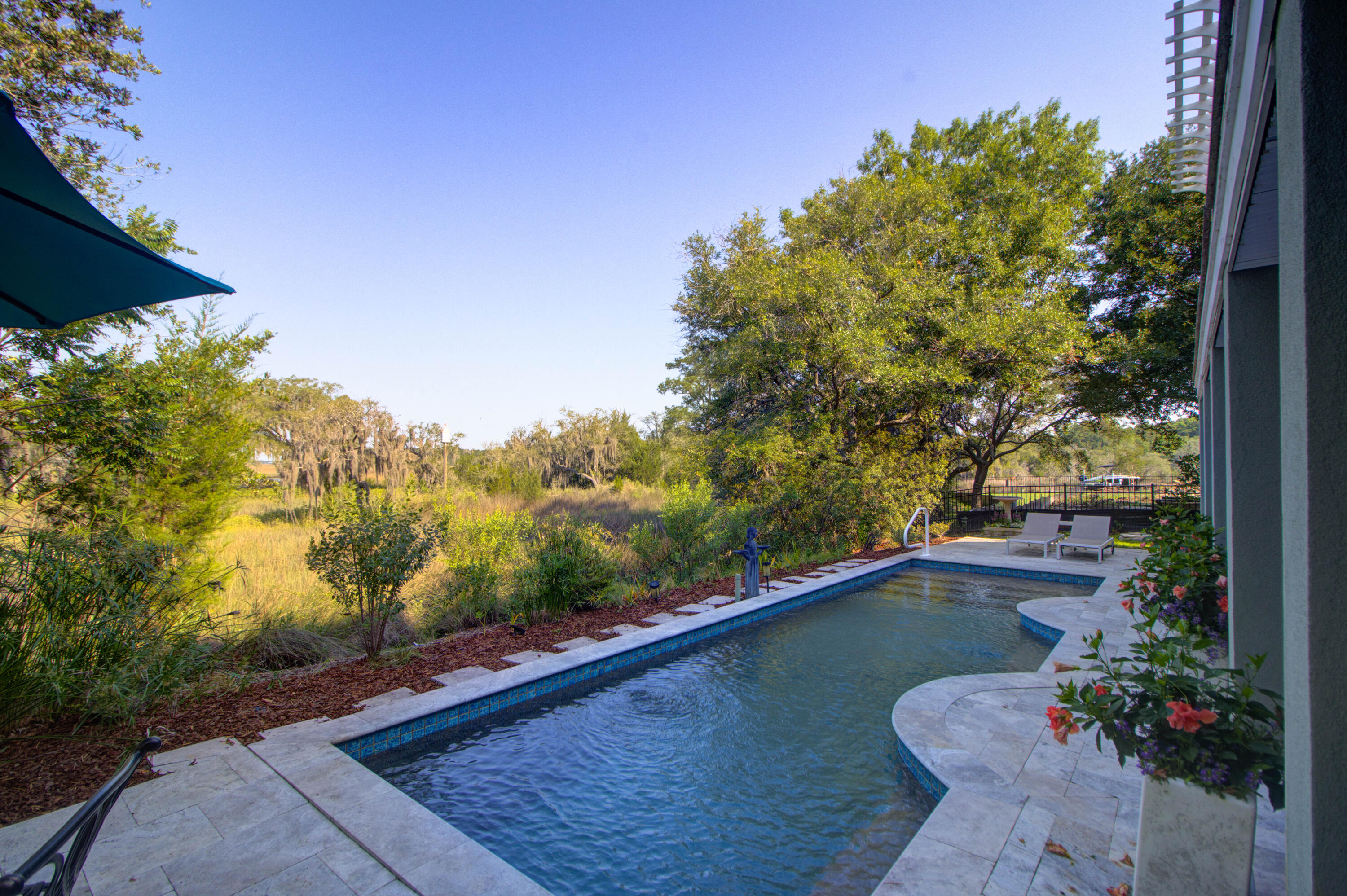 374 Mutual Drive
