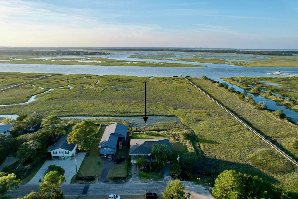 Photo of 720 E Erie Avenue, Folly Beach, SC 29439 (MLS # 26026285)