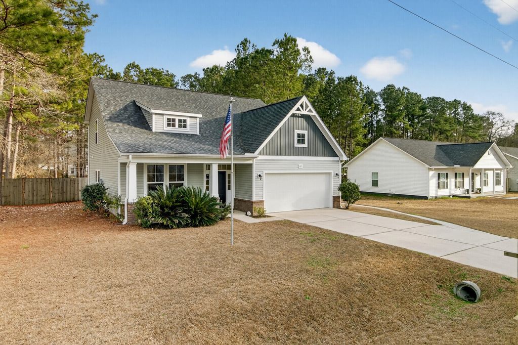 Photo of 105 Perry Drive, Summerville, SC 29483 (MLS # 26003222)
