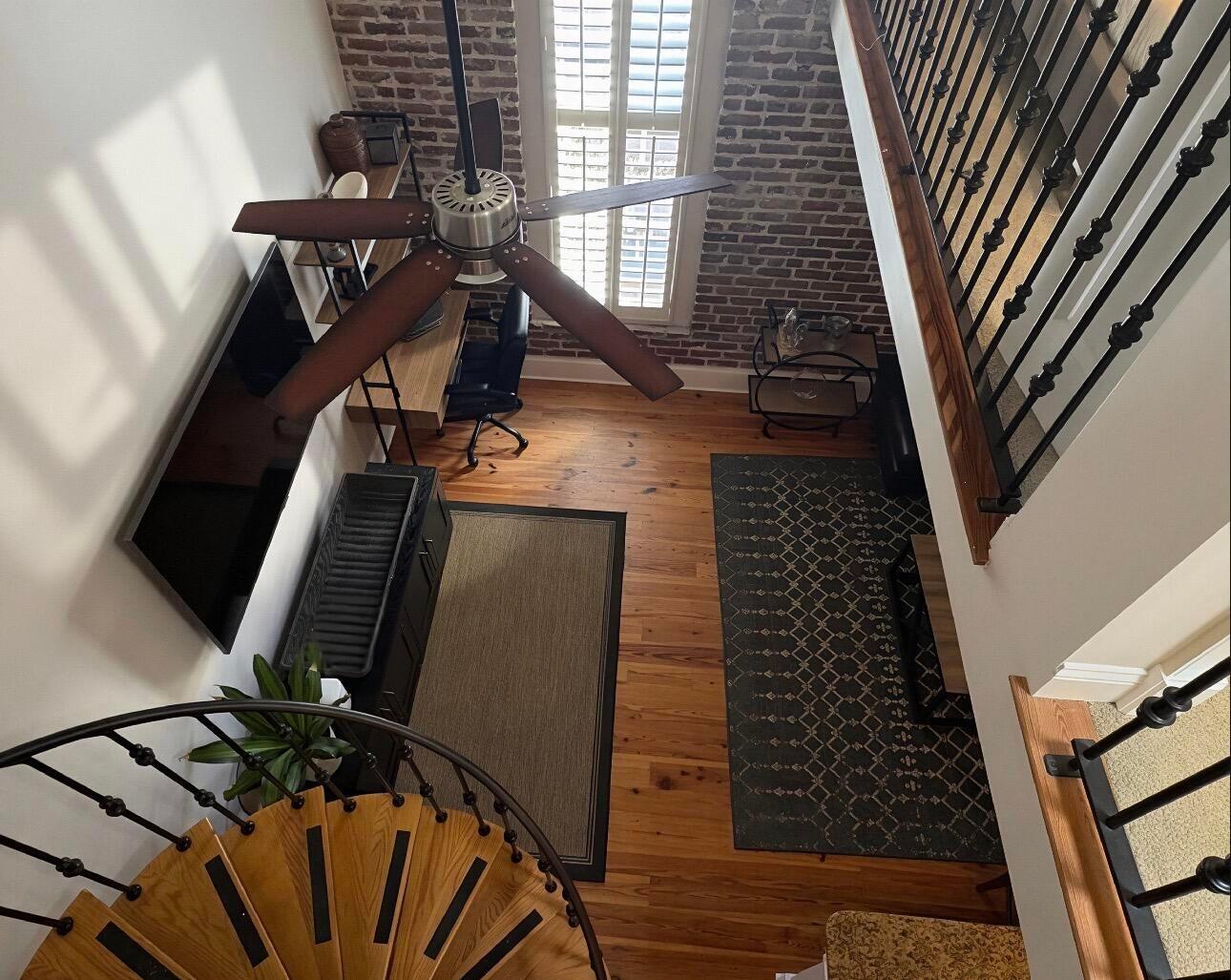 377 King Street Unit 203