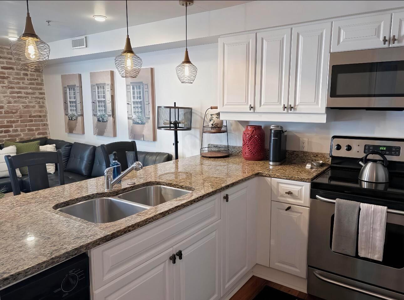 377 King Street Unit 203