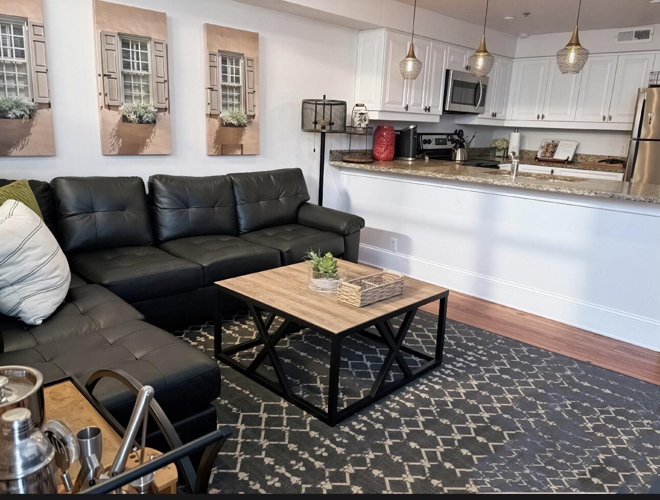 377 King Street Unit 203