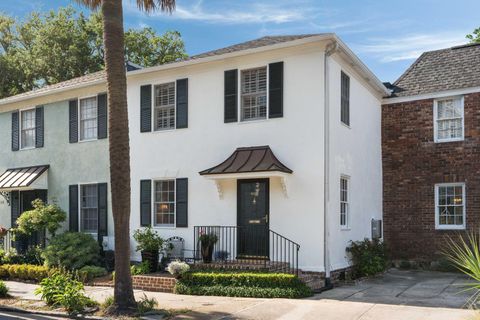 Photo of 166 1/2 Queen Street, Charleston, SC 29401 (MLS # 25013320)