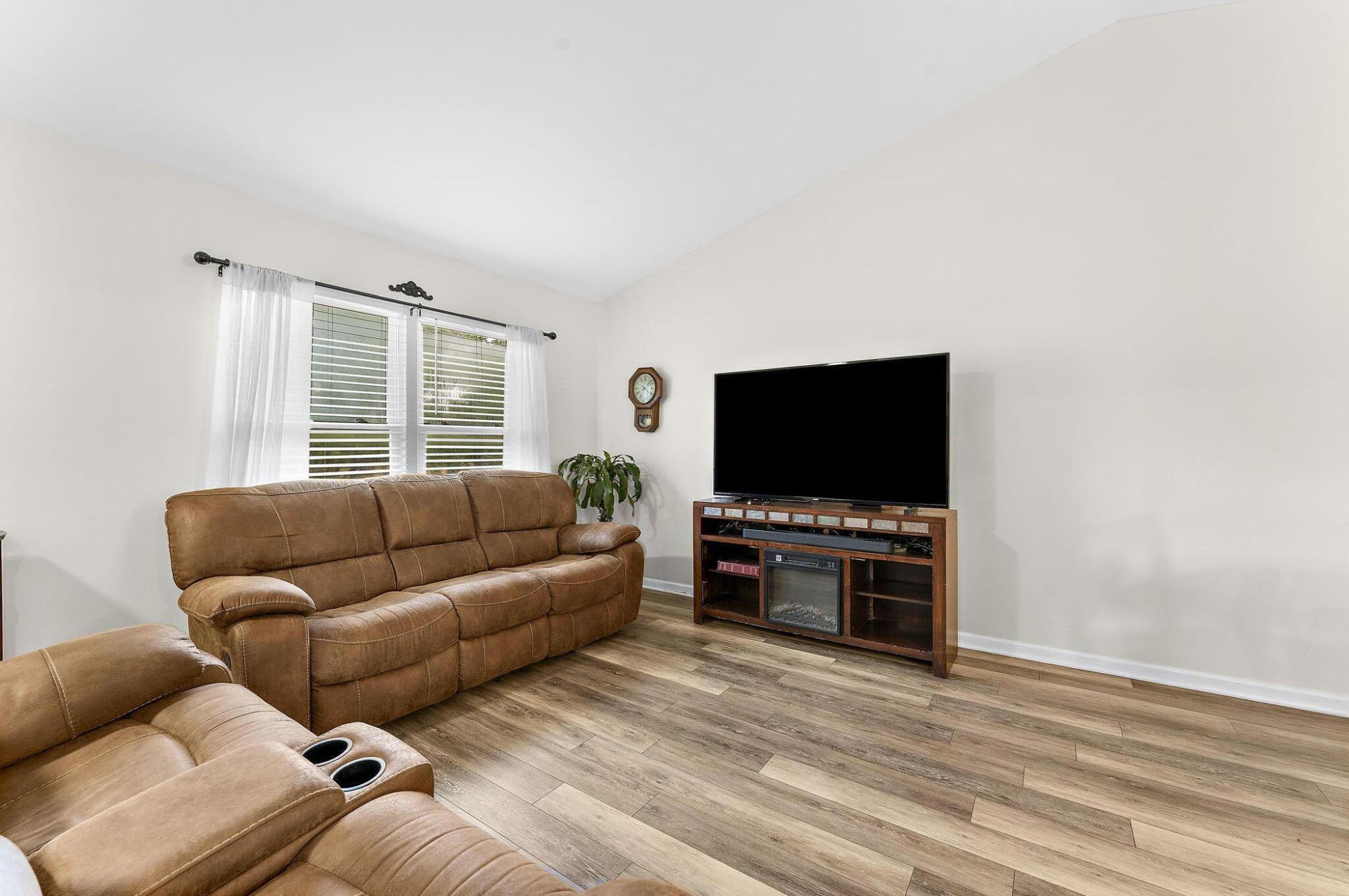 101 Ewell Court