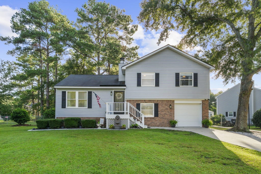 Photo of 101 Ewell Court, Summerville, SC 29486 (MLS # 26024694)