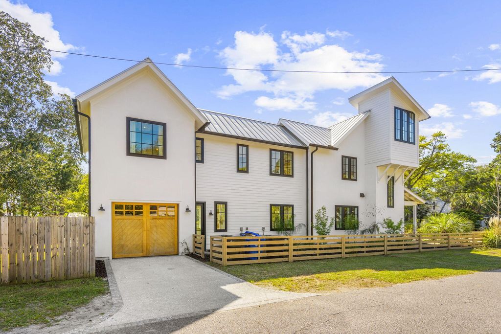 Photo of 641 Palmetto Street, Mount Pleasant, SC 29464 (MLS # 26007978)