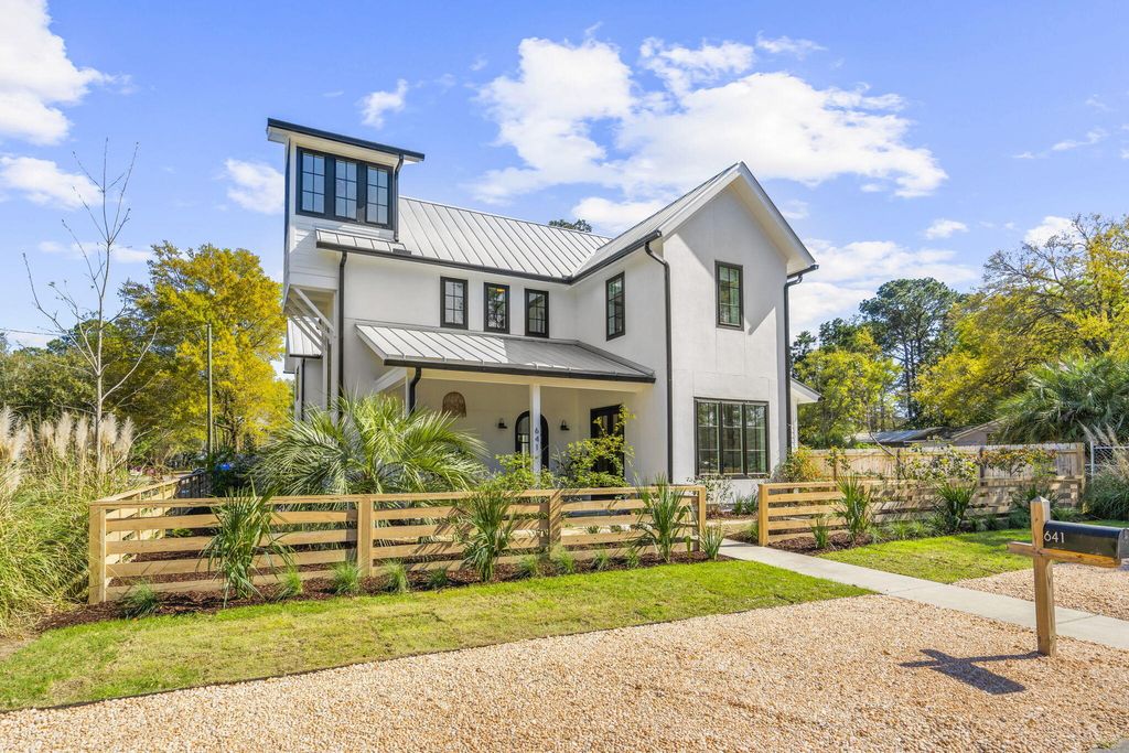 Photo of 641 Palmetto Street, Mount Pleasant, SC 29464 (MLS # 26007978)